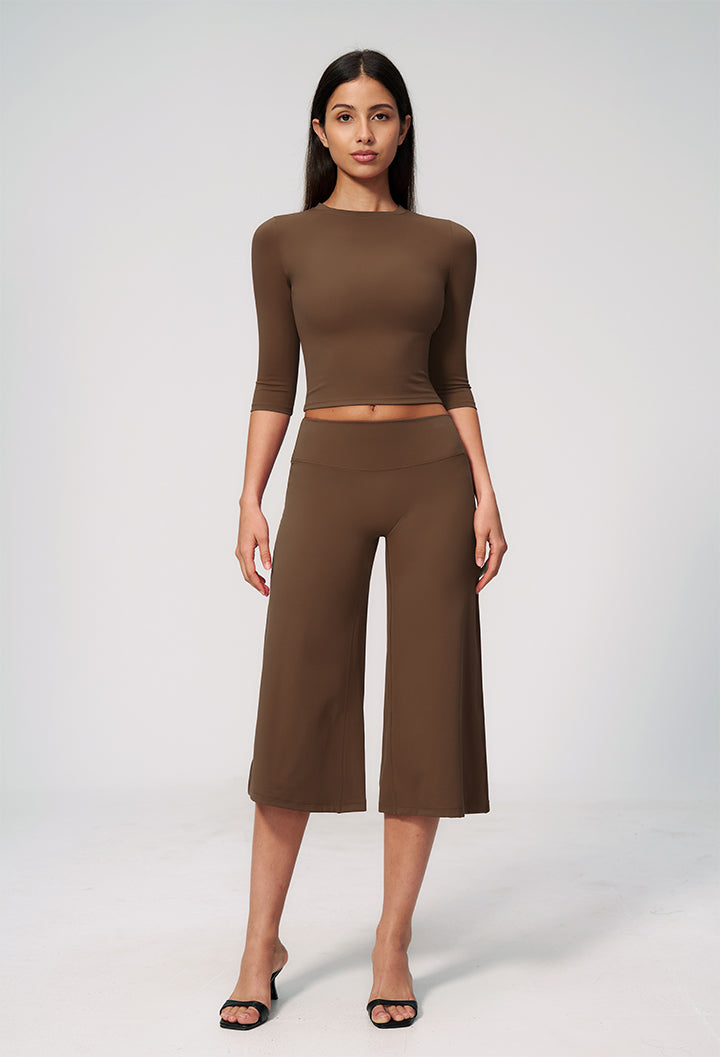 Brown 2-piece set with long-sleeve crop top and wide-leg capri pants