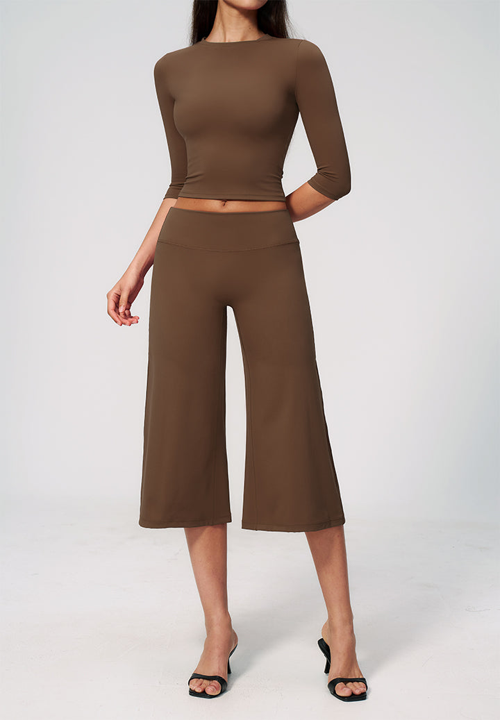 Women’s brown knit 2-piece set with fitted 3/4-sleeve top and wide-leg pants