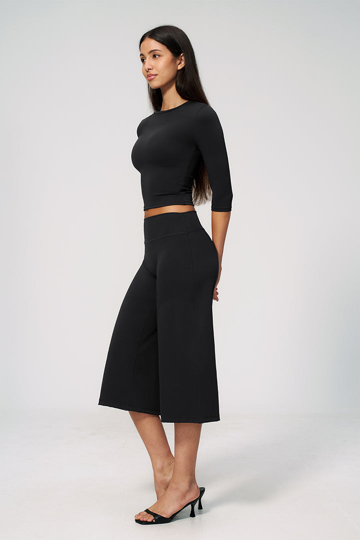 Black long-sleeve crop top and wide-leg capri pants set, two-piece lounge wear